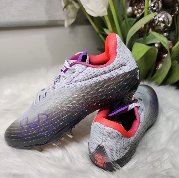 Women Under ArmourBlur Smoke MC Football Cleats brand new